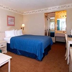 Econo Lodge Inn & Suites Lodi photo