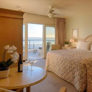 Beach House Inn & Suites photo