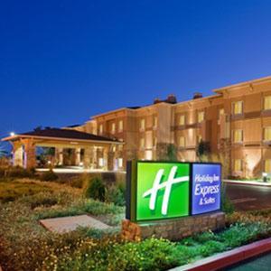 Holiday Inn Express and Suites photo